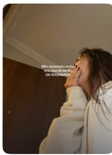 Frame do vídeo de humor sobre corte de cabelo